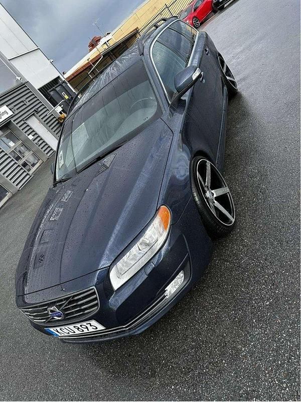 Blå Begagnad 2010 Volvo V70 Momentum Kombi | 65 000 kr (Dyr) - Bild 1/4