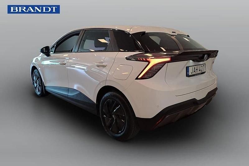 Vit Begagnad 2023 MG MG4 EV Halvkombi | 224 900 kr (Marknadspris) - Bild 1/3