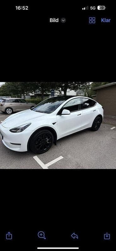 Vit Begagnad 2024 Tesla Model Y Long Range SUV | 455 000 kr - Bild 1/4