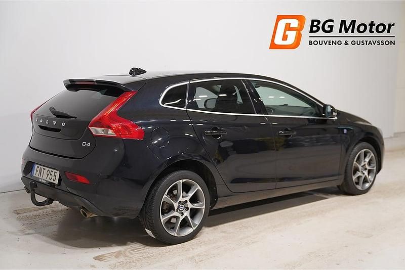 Begagnad Volvo V40 Ocean Race 190 HK (139 kW) 2014 Svart Halvkombi