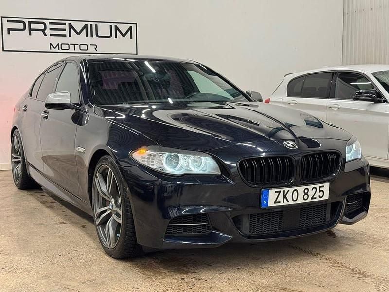 Begagnad BMW M550 M Sport 381 HK (280 kW) 2012 Svart Sedan