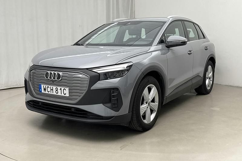 Grå Begagnad 2022 Audi Q4 e-tron SUV | 269 000 kr (Superpris) - Bild 1/4