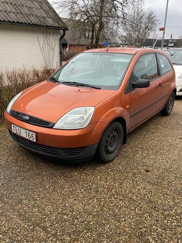 Begagnad 2003 Ford Fiesta Halvkombi | 8 000 kr (Superpris) - Bild 1/3