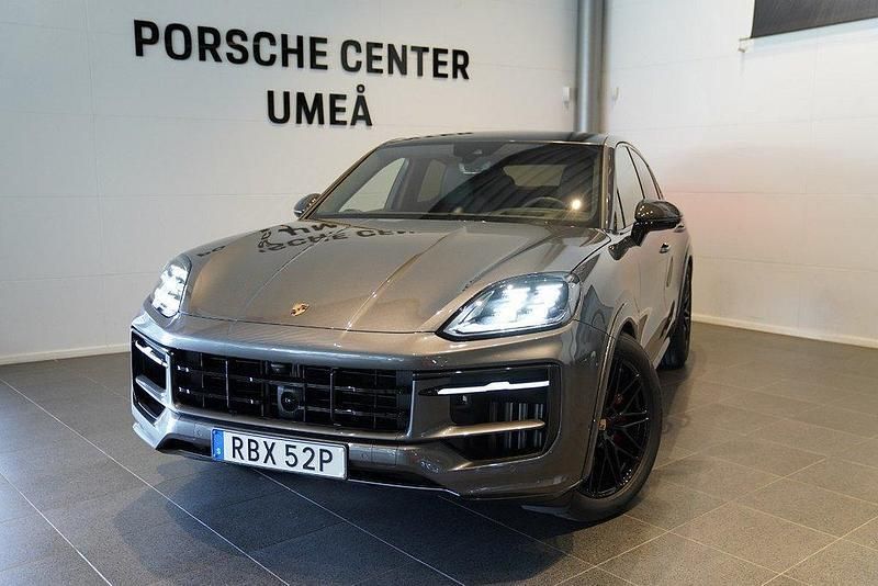 Grå Ny 2025 Porsche Cayenne GTS SUV | 1 855 700 kr - Bild 1/4