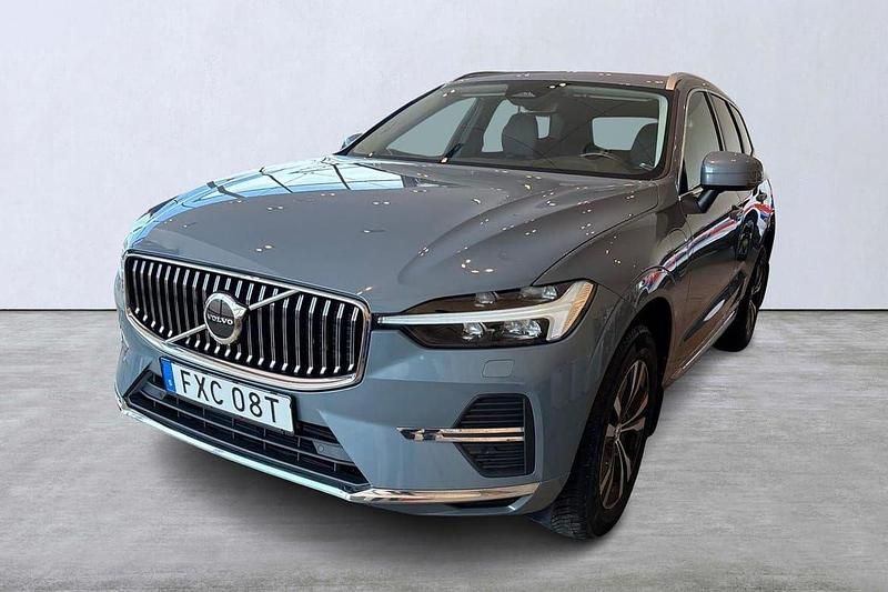 Grå Begagnad 2023 Volvo XC60 Core SUV | 459 900 kr (Marknadspris) - Bild 1/4