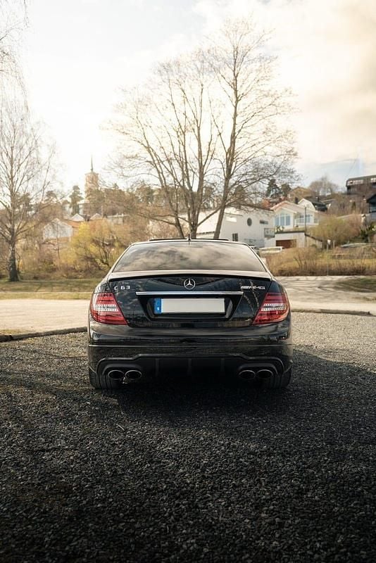 Begagnad Mercedes C63 AMG AMG 457 HK (336 kW) 2012 Svart