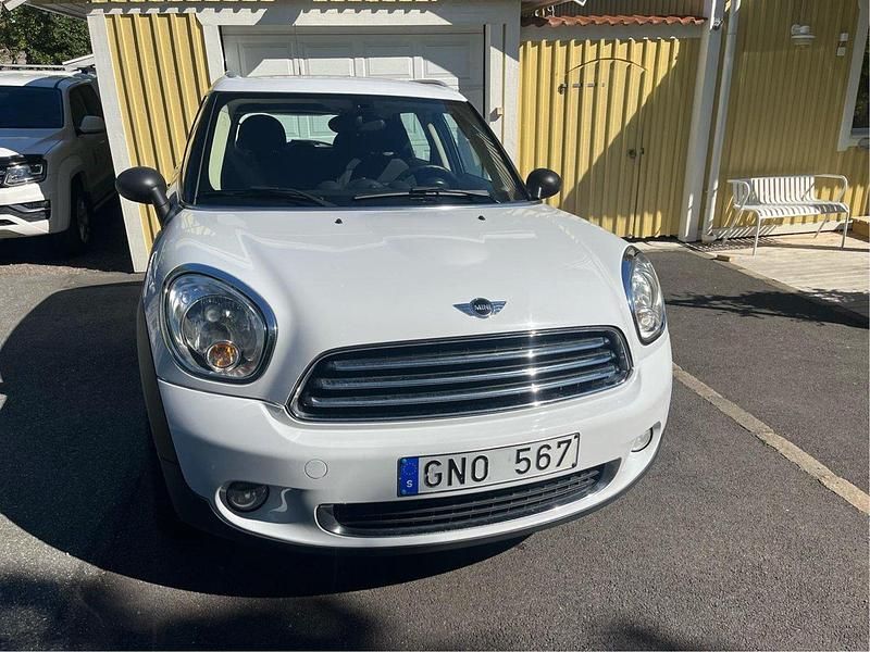 Vit Begagnad 2014 Mini Cooper Countryman SUV | 98 900 kr (Bra pris) - Bild 1/4