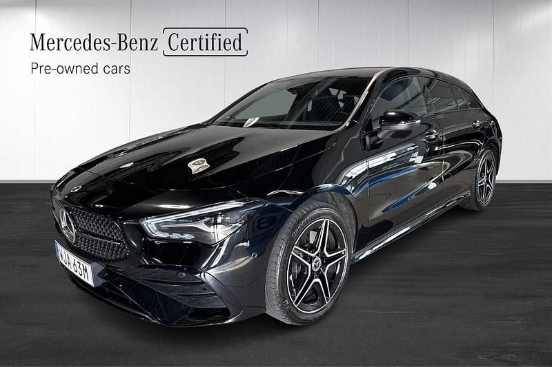 Svart (black) Begagnad 2024 Mercedes CLA250e Shooting Brake Advanced Plus Kombi | 419 900 kr (Dyr) - Bild 1/4