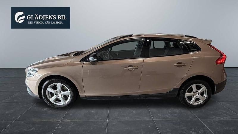 Begagnad Volvo V40 CC Momentum 181 HK (133 kW) 2014 Brun Kombi