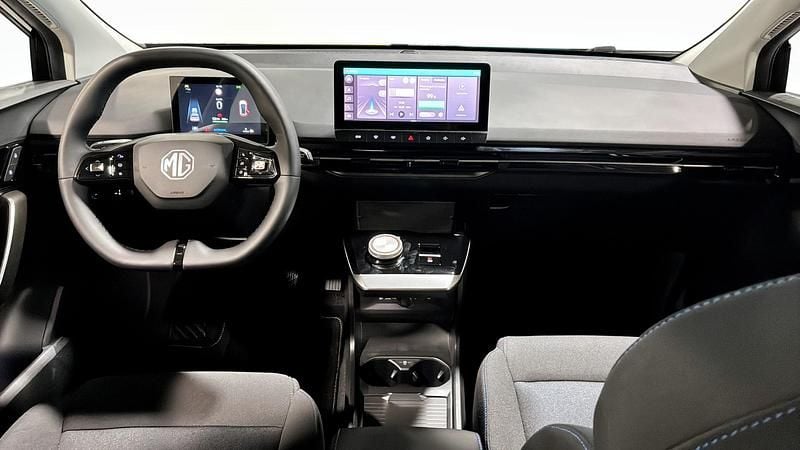 Begagnad MG MG4 EV 125 kW (170 HK) 2024 Svart Halvkombi