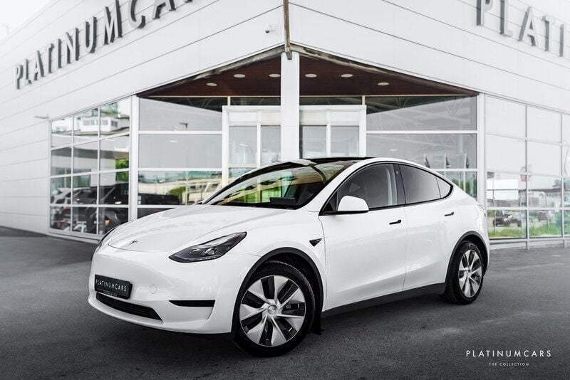 Vit Begagnad 2022 Tesla Model Y Standard Range SUV | 429 000 kr (Lite dyr) - Bild 1/4