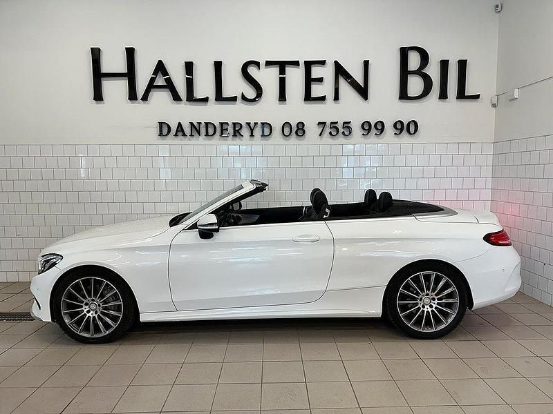 Vit Begagnad 2016 Mercedes C200 AMG Cab | 379 000 kr (Dyr) - Bild 1/4