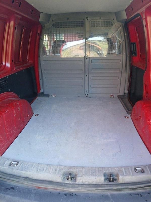 Röd Begagnad 2015 VW Caddy Minibuss | 64 500 kr (Superpris) - Bild 1/4