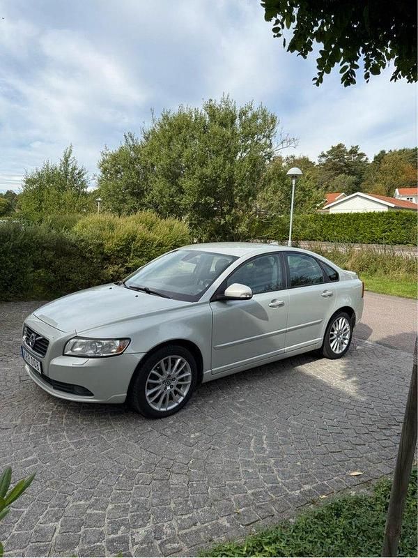 Vit Begagnad 2011 Volvo S40 Summum Sedan | 88 000 kr (Dyr) - Bild 1/4