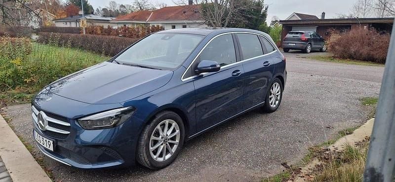 Begagnad 2020 Mercedes B200 Minibuss | 225 000 kr (Marknadspris) - Bild 1/4