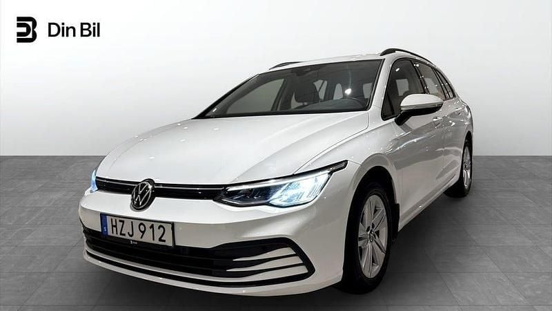 Vit Begagnad 2022 VW Golf VIII Kombi | 234 900 kr (Marknadspris) - Bild 1/4