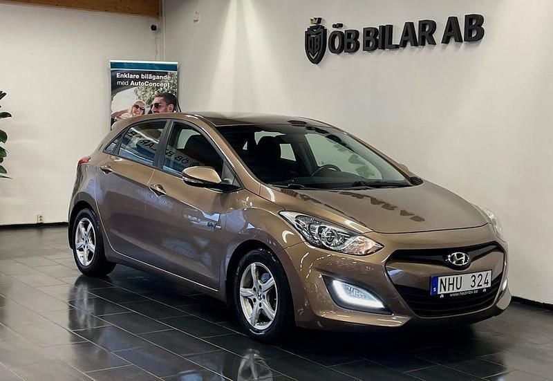 Brun Begagnad 2014 Hyundai i30 Sport Halvkombi | 79 900 kr (Marknadspris) - Bild 1/4