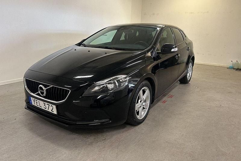 Svart Begagnad 2016 Volvo V40 Kinetic Kombi | 119 995 kr (Marknadspris) - Bild 1/2