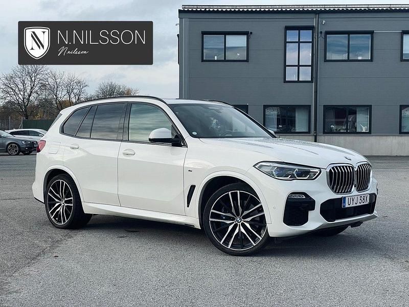 Vit Begagnad 2019 BMW X5 M Sport SUV | 529 000 kr (Marknadspris) - Bild 1/4