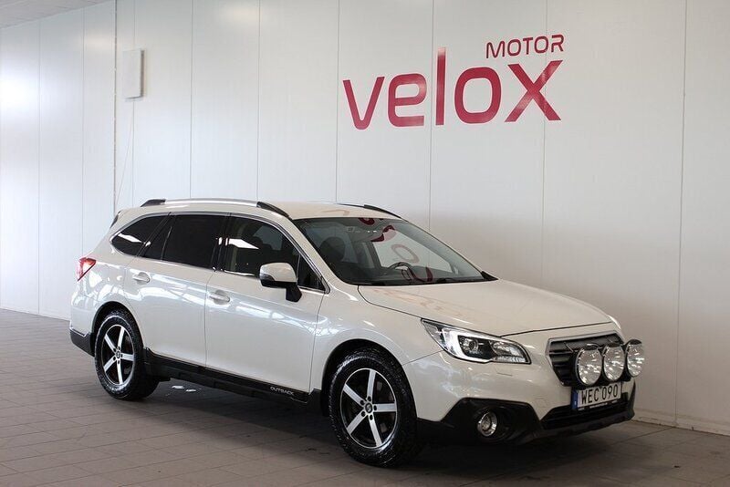 Vit Begagnad 2015 Subaru Outback SUV | 109 900 kr (Marknadspris) - Bild 1/4