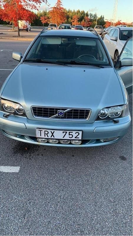 Grön Begagnad 2003 Volvo V40 Kombi | 25 000 kr (Lite dyr) - Bild 1/4