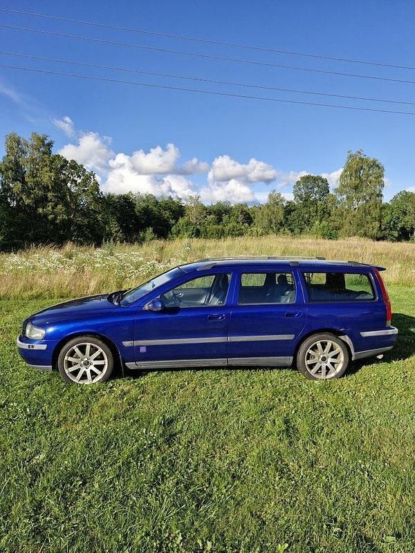 Blå Begagnad 2002 Volvo V70 Ocean Race Kombi | 40 000 kr (Marknadspris) - Bild 1/3