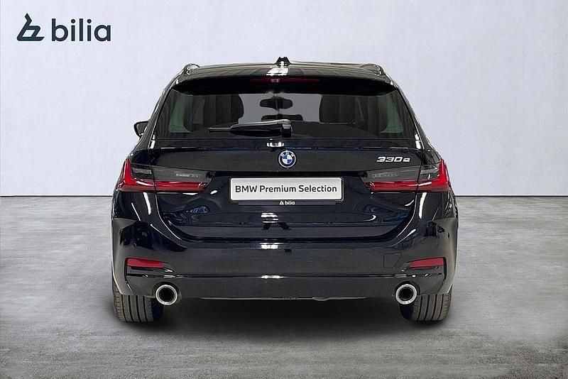 Begagnad BMW 330 Sport Line 292 HK (214 kW) 2023 Svart klarlack Kombi