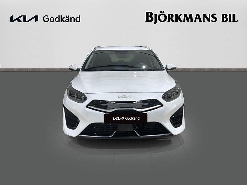 Begagnad Kia Ceed Sportswagon Advance 105 HK (77 kW) 2024 Vit Kombi