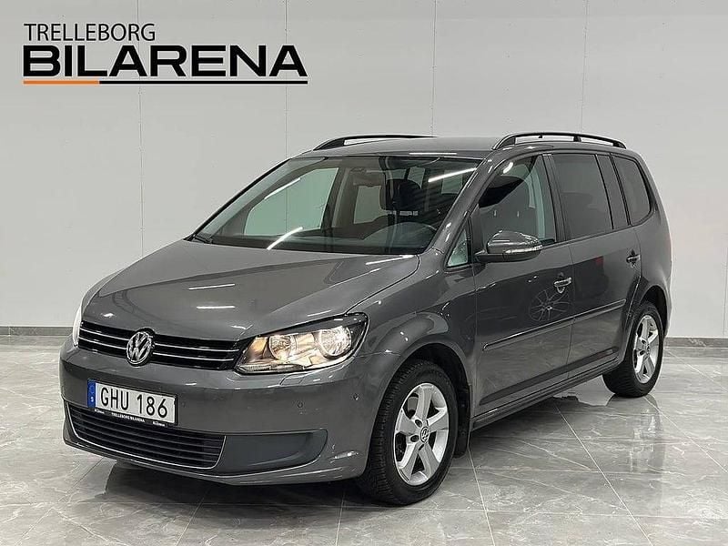 Grå Begagnad 2014 VW Touran Minibuss | 109 900 kr (Marknadspris) - Bild 1/4