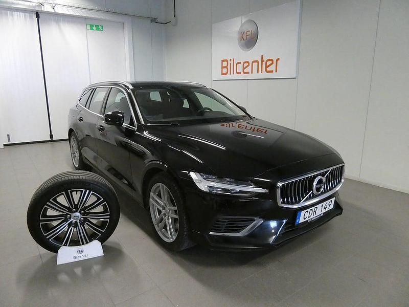 Svart Begagnad 2022 Volvo V60 Kombi | 339 900 kr (Marknadspris) - Bild 1/3