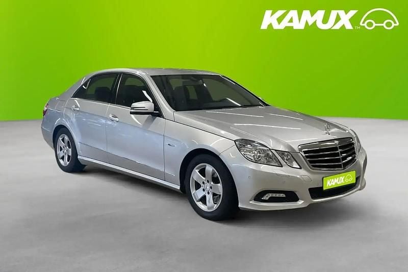 Silver (grå) Begagnad 2009 Mercedes E250 Avantgarde Sedan | 93 800 kr (Marknadspris) - Bild 1/4