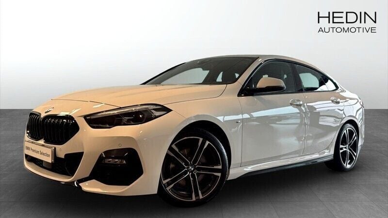 Vit (white) Begagnad 2022 BMW 218 M Sport Sportkupé | 264 700 kr (Superpris) - Bild 1/4