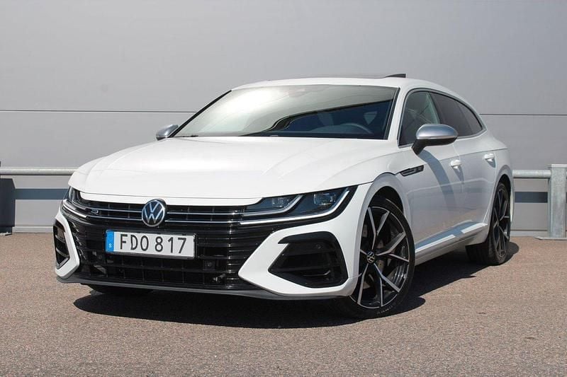 Vit Begagnad 2021 VW Arteon R Kombi | 419 800 kr - Bild 1/4