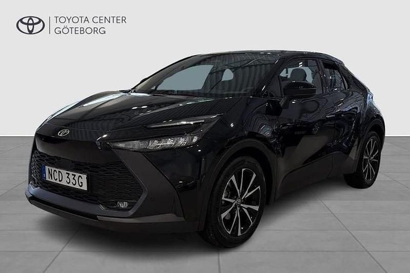 Svart Begagnad 2025 Toyota C-HR Style SUV | 339 900 kr (Marknadspris) - Bild 1/4