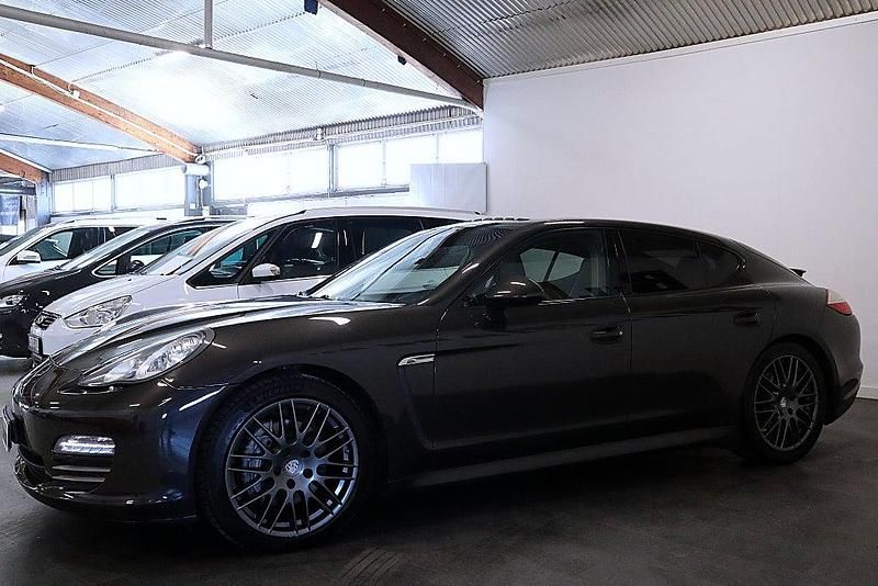 Begagnad Porsche Panamera 299 HK (219 kW) 2011 Mörkgrå Halvkombi