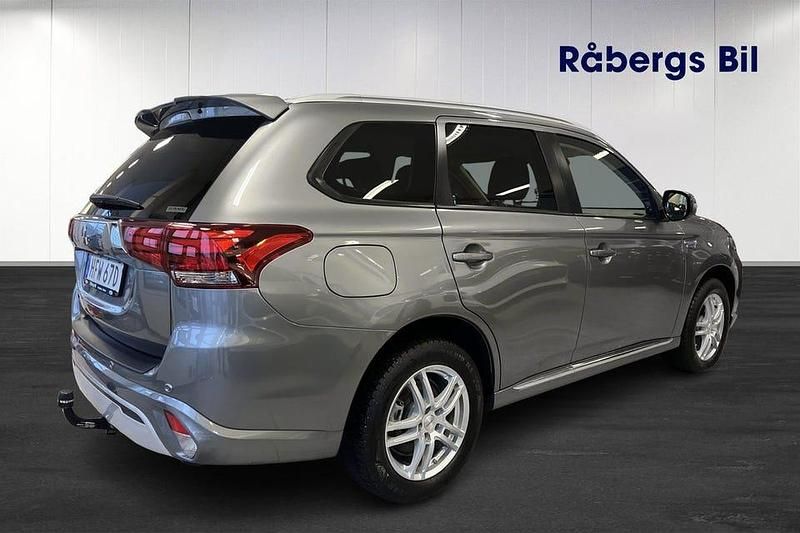Begagnad Mitsubishi Outlander 224 HK (164 kW) 2020 Grå SUV