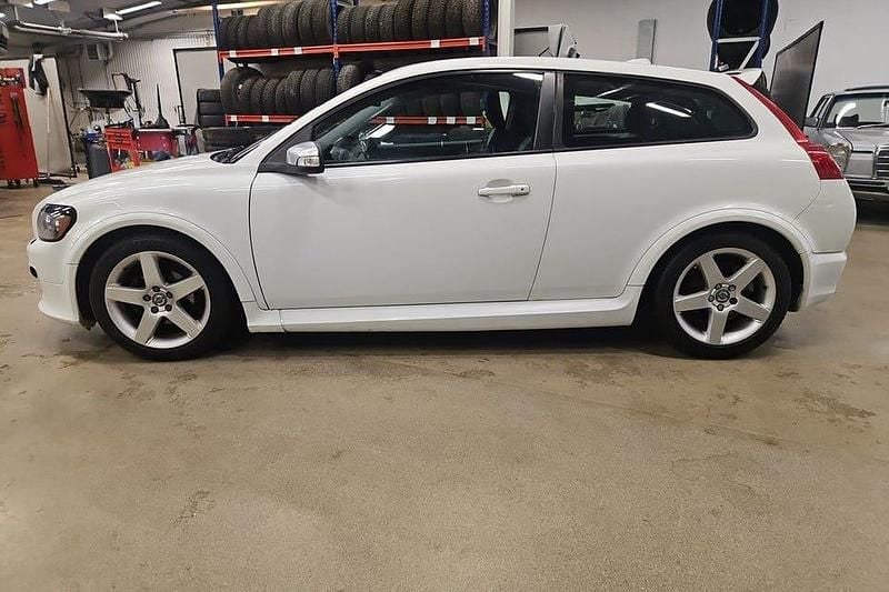 Vit Begagnad 2009 Volvo C30 R-Design Momentum Halvkombi | 27 900 kr (Marknadspris) - Bild 1/4