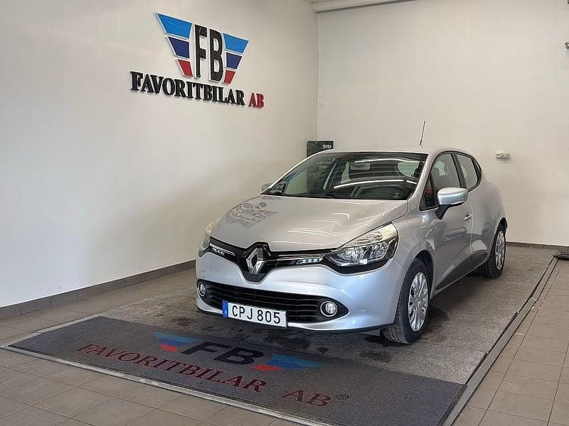 Silver Begagnad 2014 Renault Clio IV Halvkombi | 64 900 kr (Marknadspris) - Bild 1/4