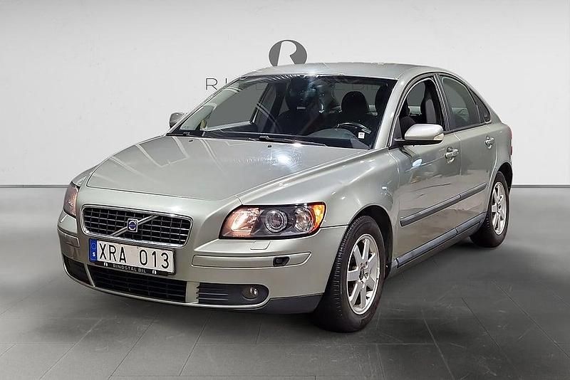 Ljusgrön Begagnad 2006 Volvo S40 Kinetic Sedan | 29 900 kr (Marknadspris) - Bild 1/4