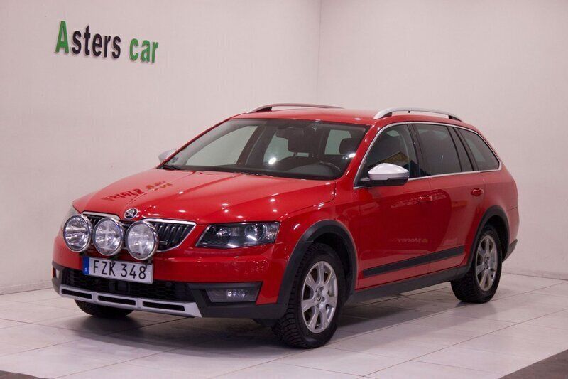 Röd Begagnad 2015 Skoda Octavia Scout Kombi | 99 900 kr (Marknadspris) - Bild 1/4