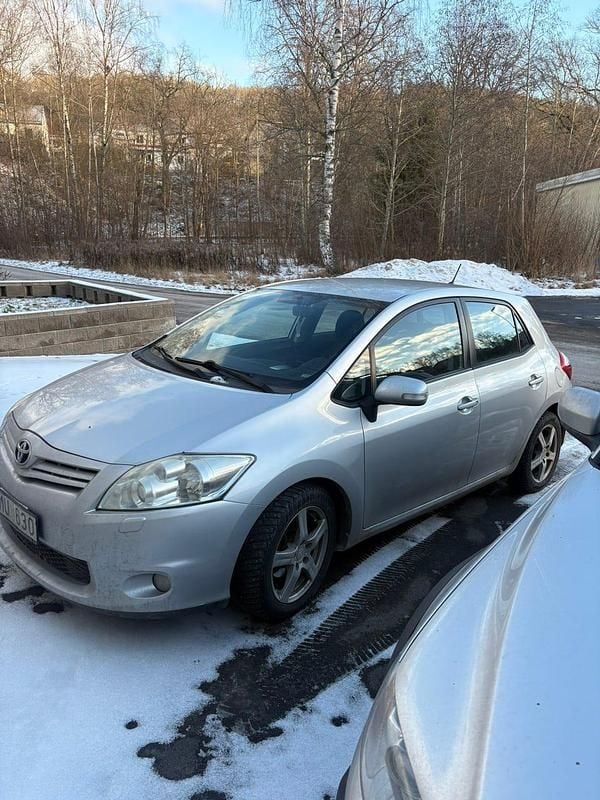 Begagnad Toyota Auris 90 HK (66 kW) 2010 Halvkombi