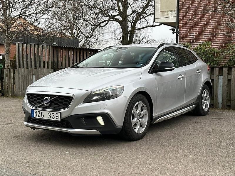 Begagnad Volvo V40 CC Momentum 116 HK (85 kW) 2014 Silver Kombi