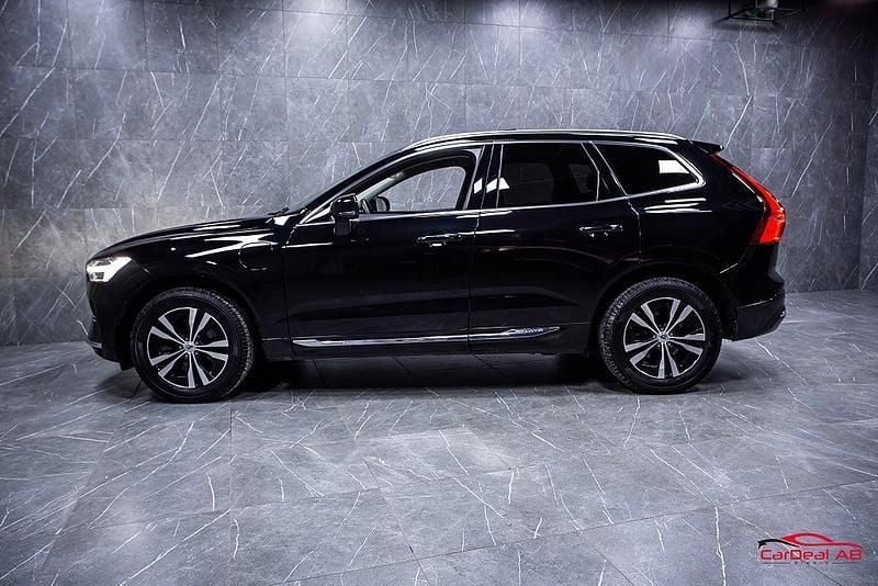 Begagnad Volvo XC60 Core 350 HK (257 kW) 2022 Svart SUV