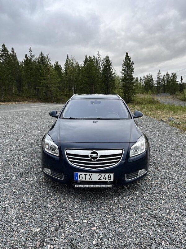 Blå Begagnad 2011 Opel Insignia Cosmo Kombi | 45 000 kr (Marknadspris) - Bild 1/4