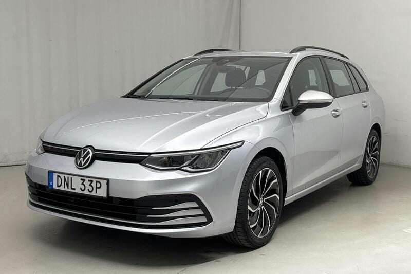 Silver Begagnad 2021 VW Golf VIII | 226 900 kr - Bild 1/4