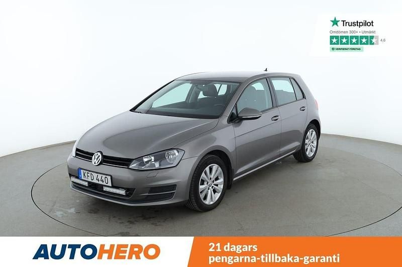 Grå Begagnad 2015 VW Golf VII Halvkombi | 112 000 kr (Marknadspris) - Bild 1/4