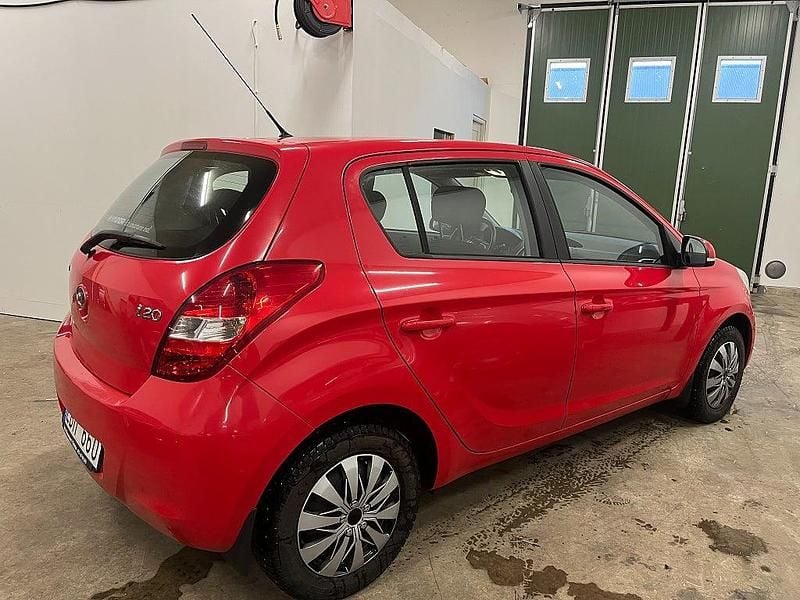 Begagnad Hyundai i20 78 HK (57 kW) 2010 Röd Halvkombi