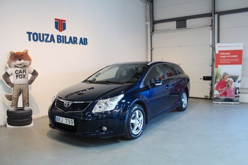 Mörkblå (blå) Begagnad 2009 Toyota Avensis Multidrive S Kombi | 74 900 kr (Marknadspris) - Bild 1/4