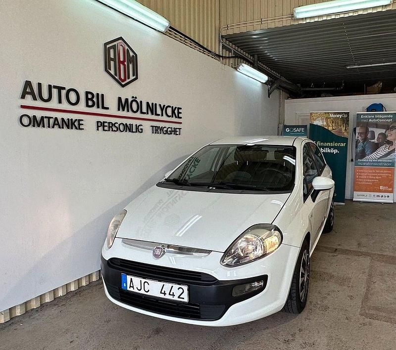 Vit Begagnad 2010 Fiat Punto Evo Halvkombi | 29 000 kr - Bild 1/4