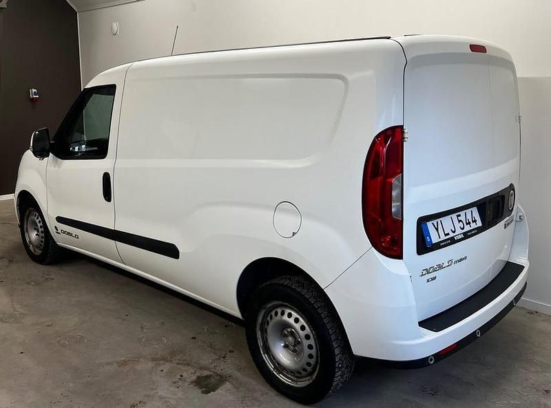 Begagnad Fiat Doblò 105 HK (77 kW) 2018 Vit Minibuss